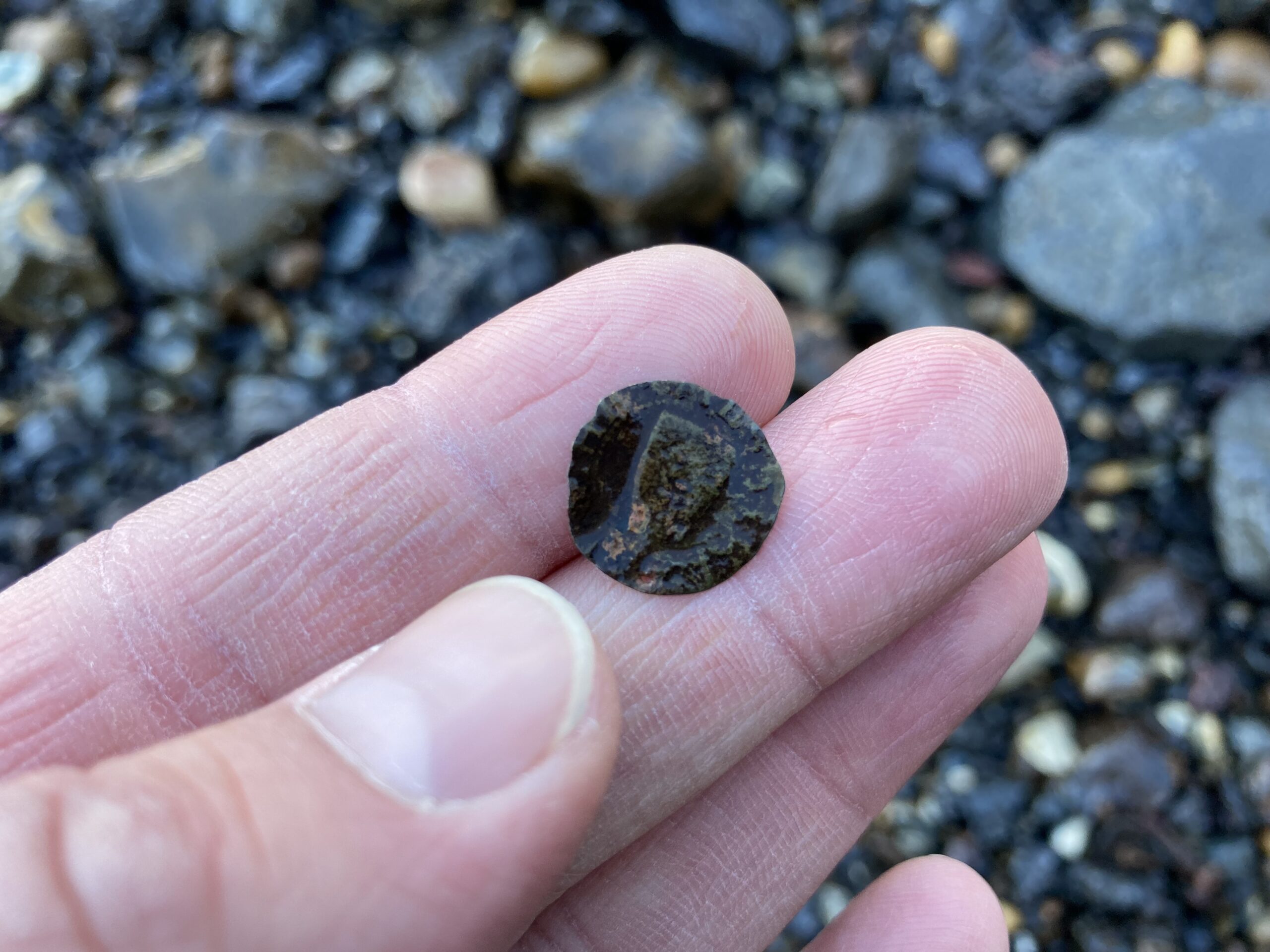 Trade token with sugar loaf device