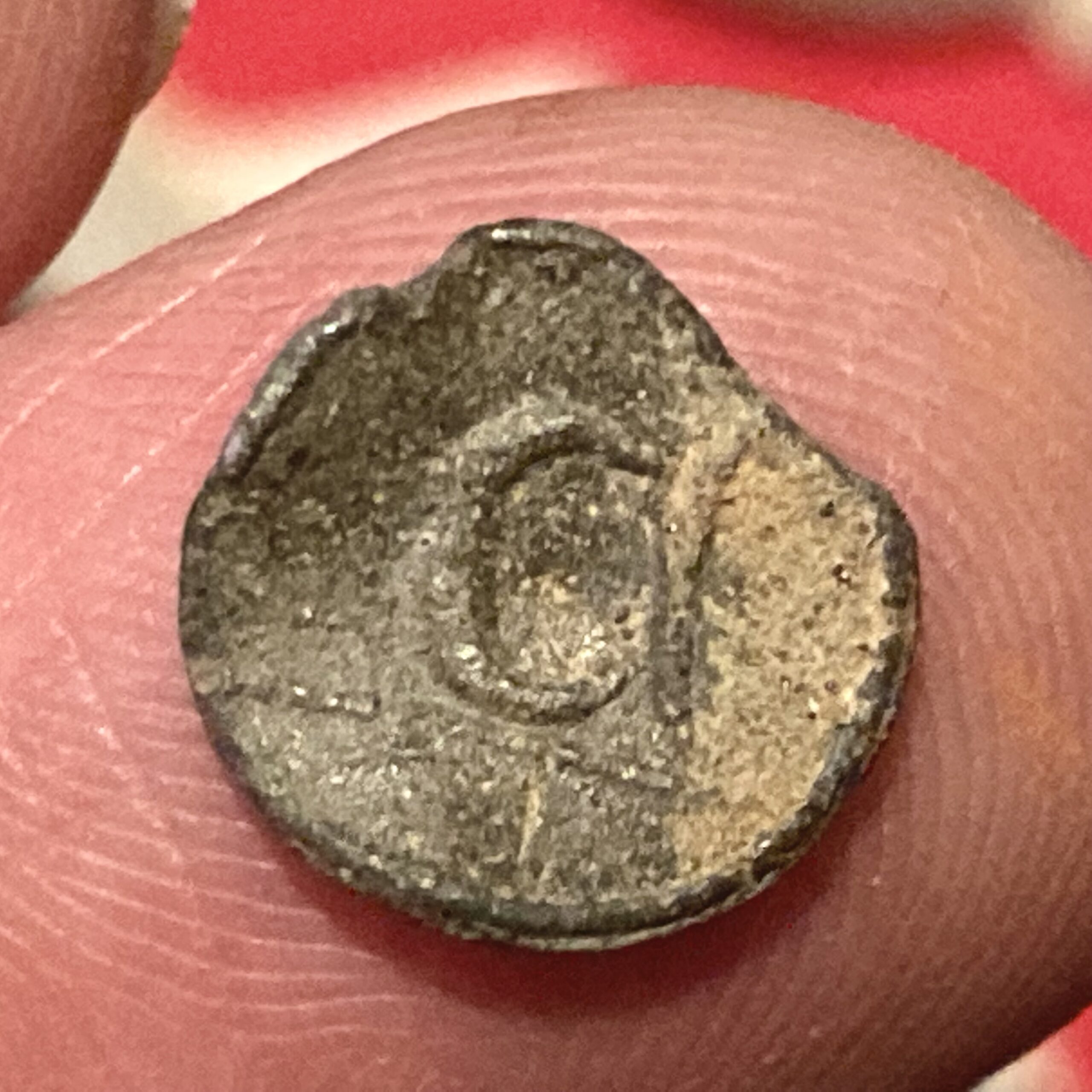 Lead token with initials D and R