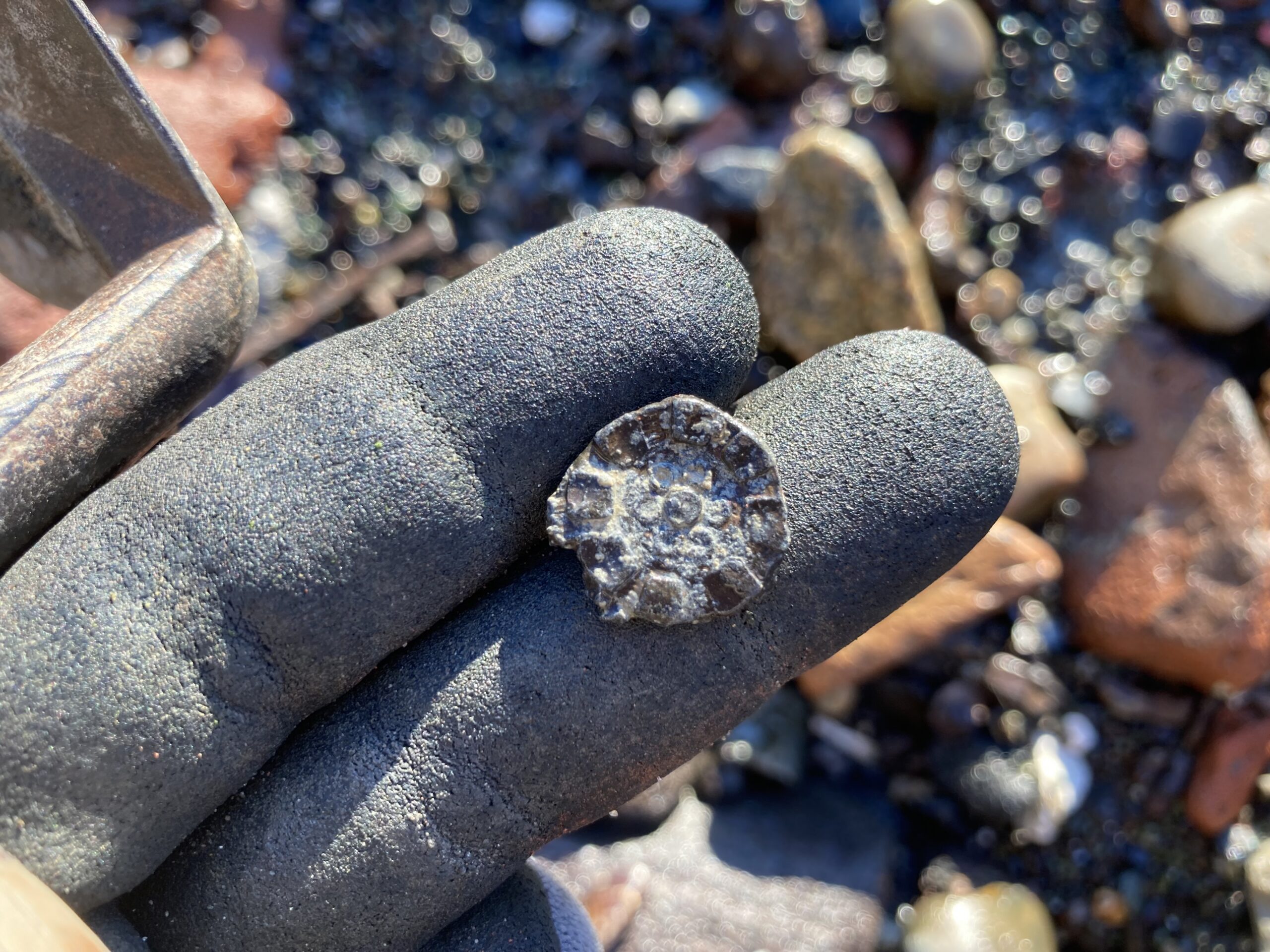 Button with floral motif